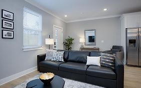 Modern Townhome, 10Min To Downtown! 8Min To Grand Ole Opry! Sleeps 8!